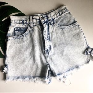 Vintage acid wash bow wedgie jean shorts